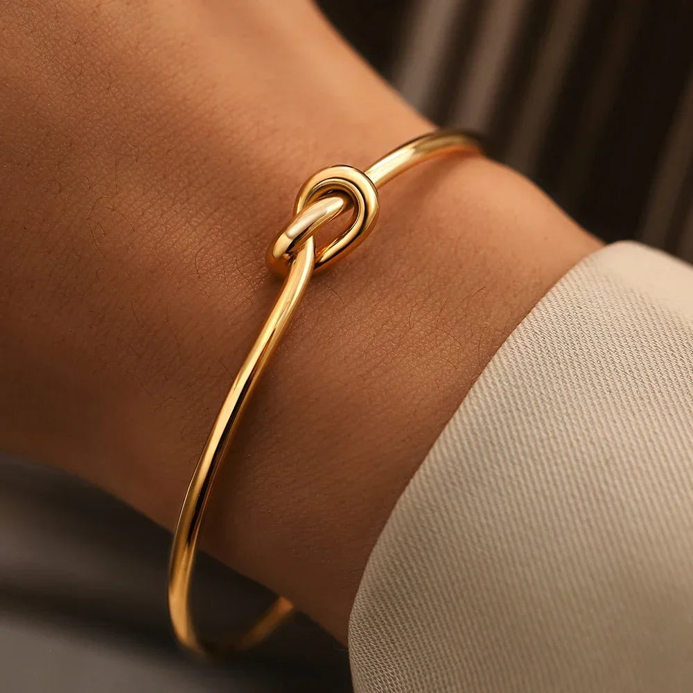 Stainless Steel Golden Vintage Bracelet – Twist